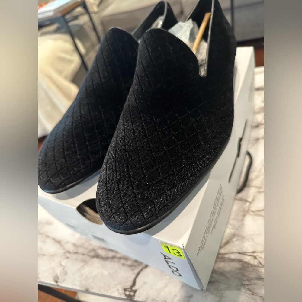 Men’s Aldo black velvet loafers